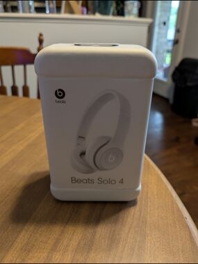 Beats by Dre Beats Solo 4 Wireless Headphones — White